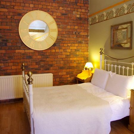Crown House Suites Halifax Bagian luar foto